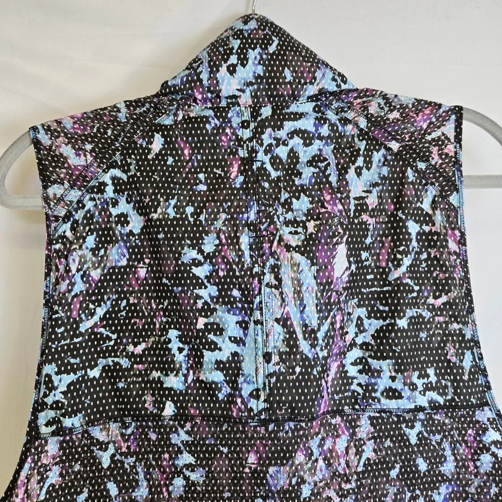 Lululemon Pack It Vest Floral Sport Tranquil Blue Multi Stow Away Hood Size 8